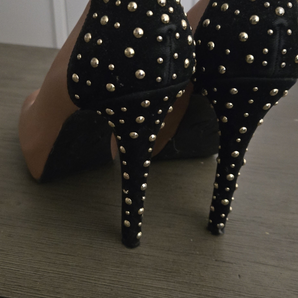 Jessica Simpson Black and Gold Studded Heels